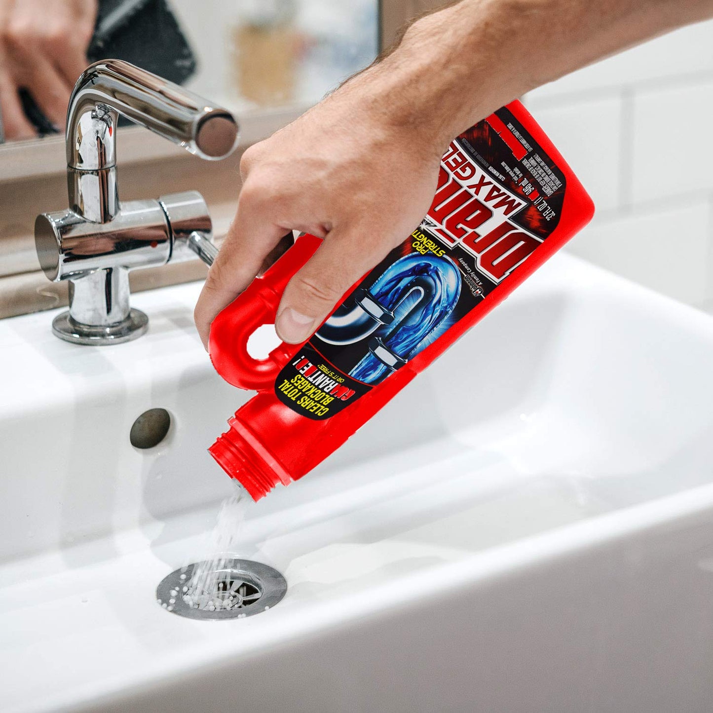 Draino Max Gel Kit: Professional Strength Drano Drain Clog Liquid Remover Cleaner, Works On Hair and More in The Bathtub, Sink, Shower & HeroFiber Rubber Protection Gloves.